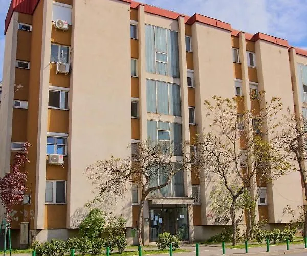 Diamond Butterfly Apartamento Escópia